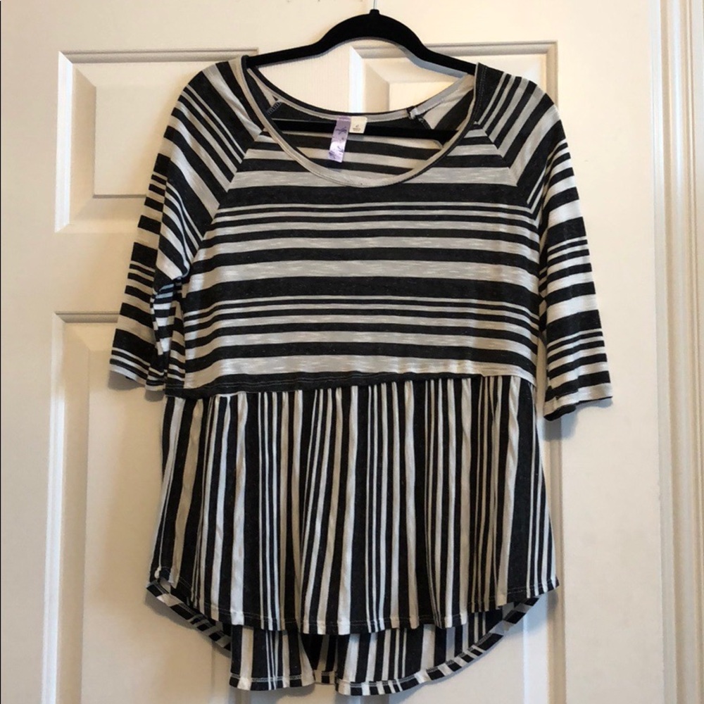 Float black and white stripped shirt, worn once